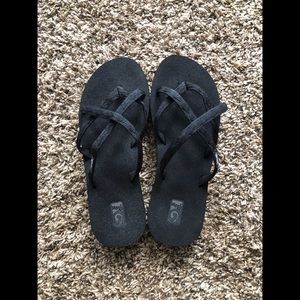 Black Teva Flip-Flops!